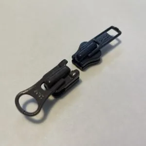 5 Plastic Tooth Slider - 2-Way Set (Locking) - Zipper Rescue